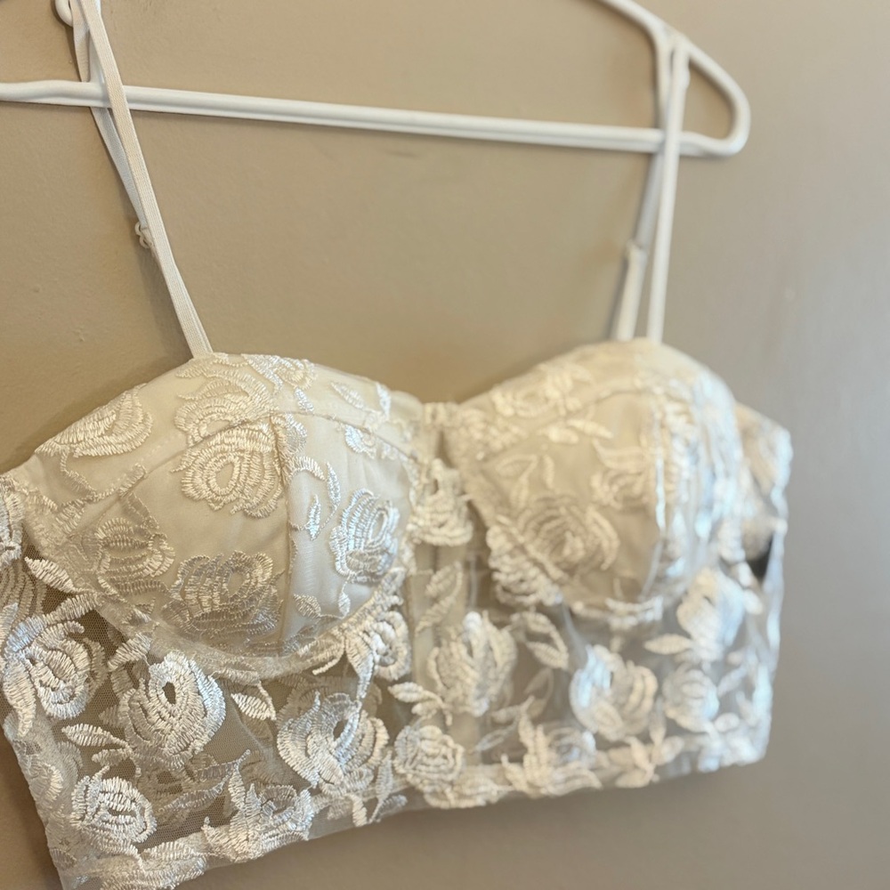 Sheer White Floral Lace Bustier with Zip Back – Size Large 20" PTP EUC - Picture 3 of 13